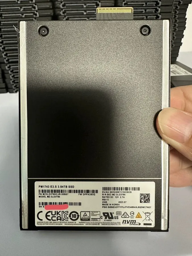 SSD-накопитель MZ-3LO3T80 SAMSUNG PM1743 3.84TB NVMe PCIe 5.0 E3.S 2.5" SSD MZ3L