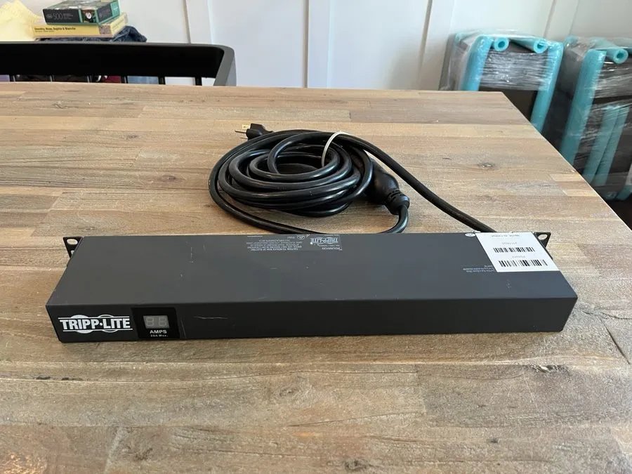 Блок розеток PDU Tripp Lite PDUMH20 120V 20A 12-Outlet Single Phase Local Metere