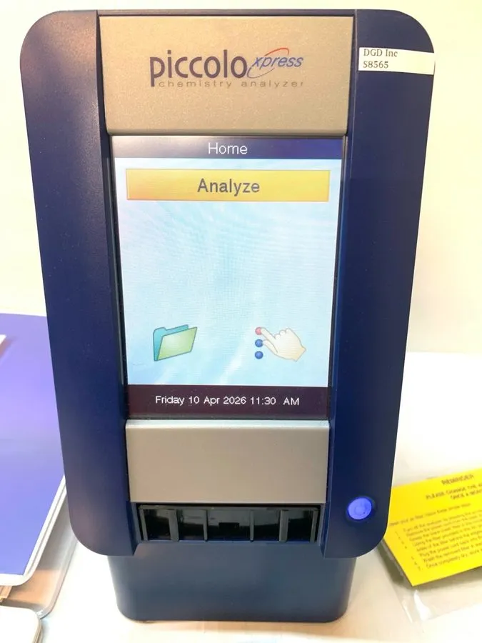 Анализатор Abaxis Piccolo Xpress 1100-1000 Blood Chemistry Analyzer (Portable) — фото лота 1