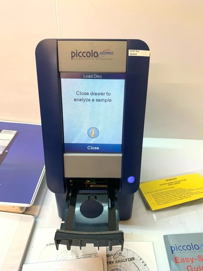 Анализатор Abaxis Piccolo Xpress 1100-1000 Blood Chemistry Analyzer (Portable) — фото лота 2