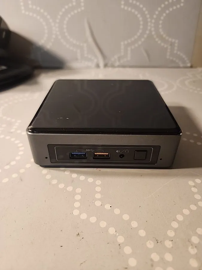 SSD-накопитель Intel NUC NUC7i5BNK (Core i5-7260U @ 2.20 GHz, 8GB RAM, 500GB NVM — фото лота 1