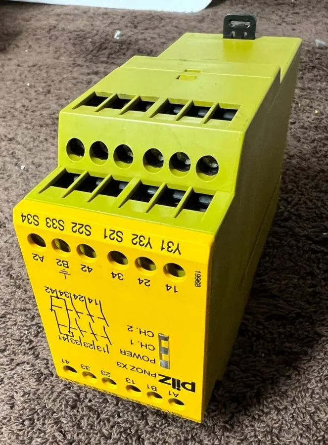 Реле безопасности Pilz PNOZ X3.1 230VAC 24VDC Safety Relay