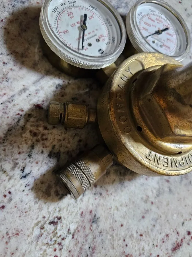 Трубопроводная арматура Victor SR 450E Compressed Gas Regulator Max Inlet 3000 P — фото лота 1