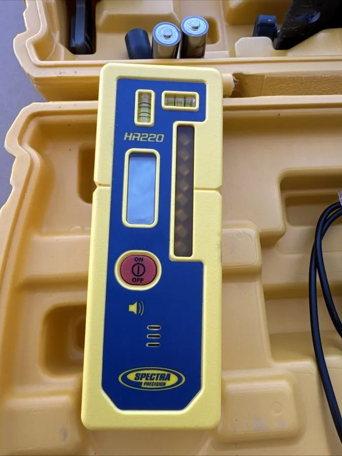 Нивелир Spectra LT56-2 Red W/Hr220 Self Leveling Laser Level with Rechargeable B — фото лота 2