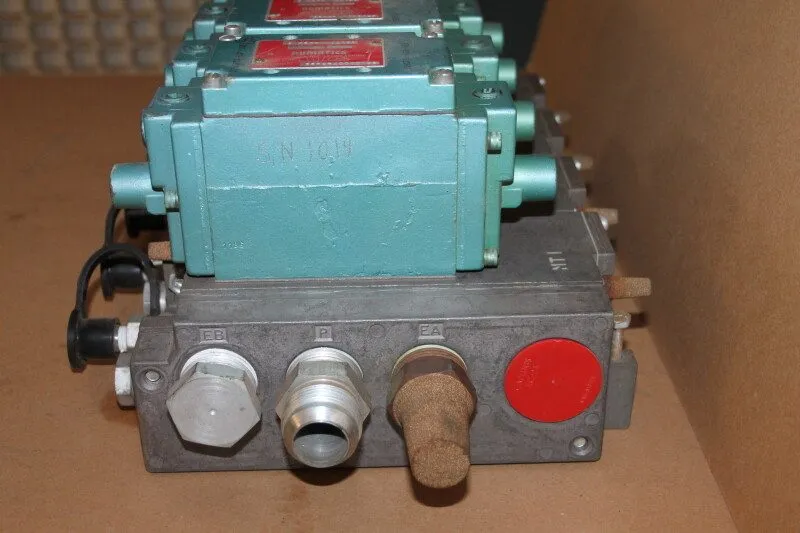 Пневмоклапан Pneumatic spool valve, Directional control, 3PSR40012B, Numatics — фото лота 2
