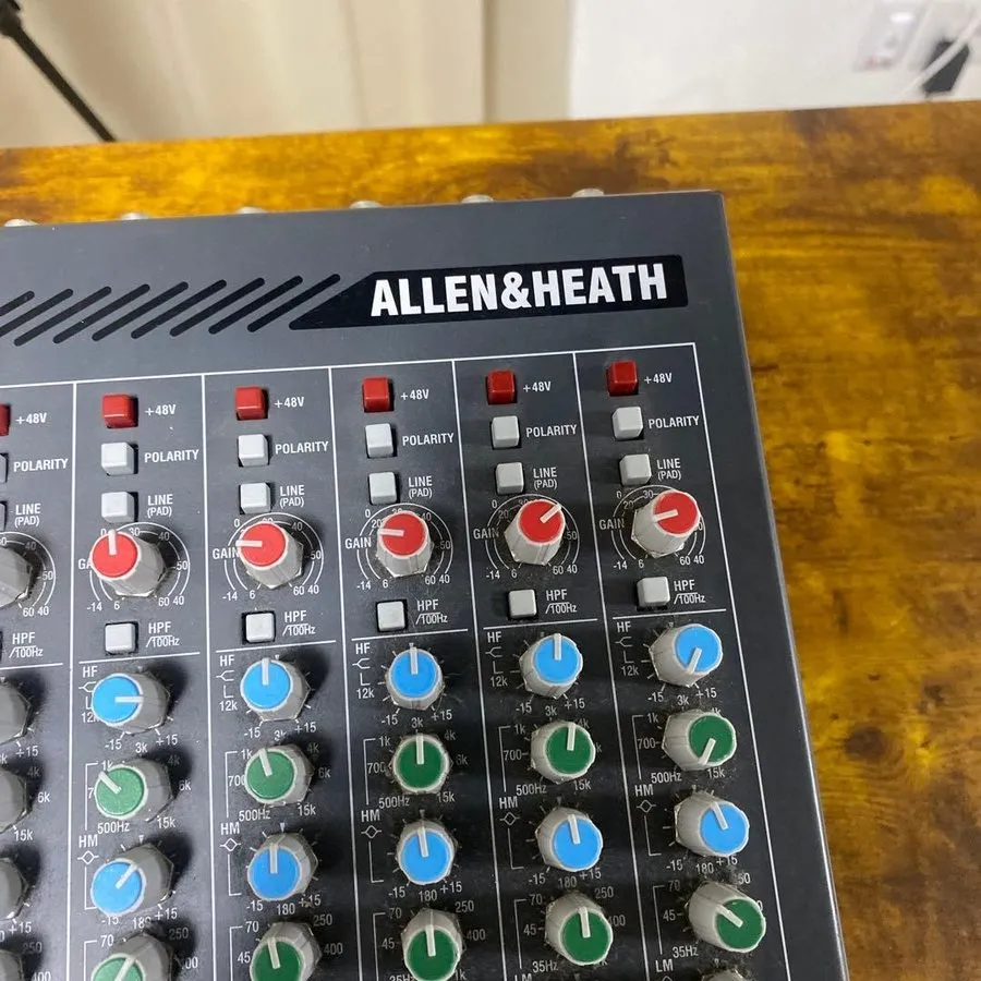 Микшерный пульт Allen & Heath GL2400 40-Channel Mixing Console, 40"x22"x6"front 