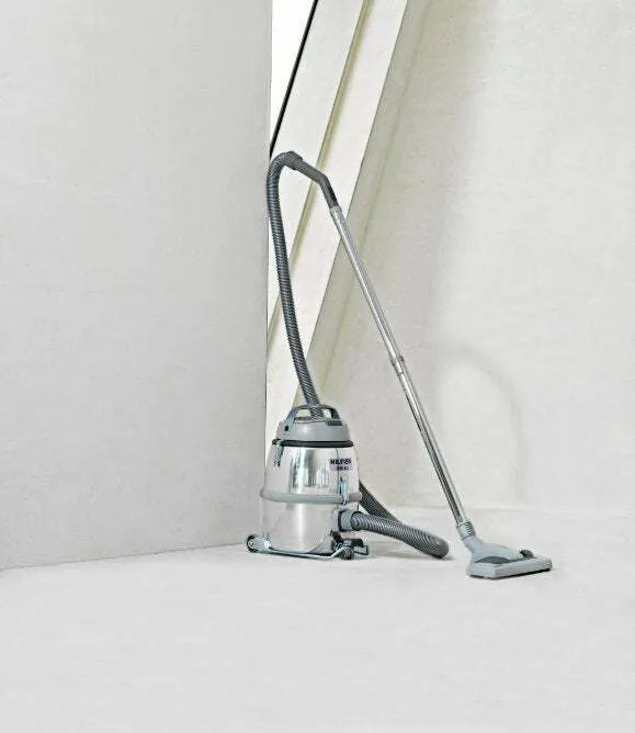 Складское оборудование Nilfisk GM80PR Professional Industrial Vacuum Cleaner — фото лота 1