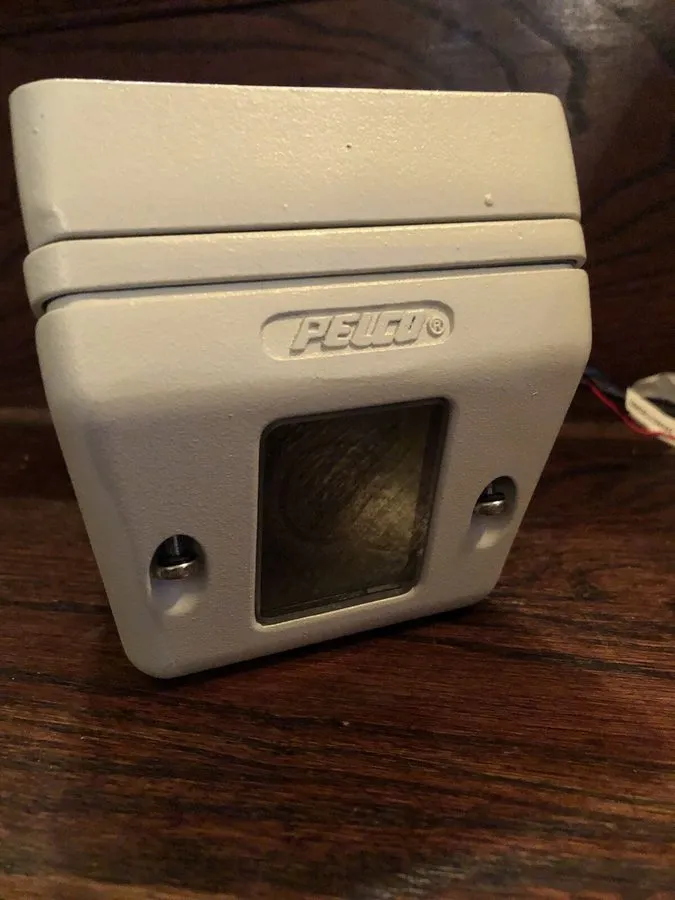 Камера Pelco IS210-CHV9 Color Camera W/ 3-9.5mm 540TVL Rugged Wedge Enclosure