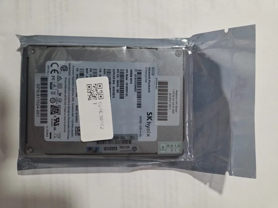 Сервер HPE Enterprise SK Hynix SSD ProLiant 1.92TB MLC 2.5 inch (VK1920GFLKL) — фото лота 1