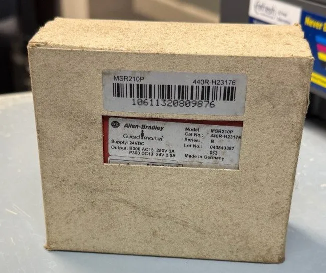 Реле безопасности Allen Bradley 440R-H23176 Ser B