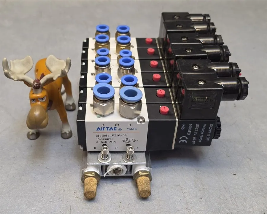 Пневмораспределитель 4V210-08 Pneumatic Solenoid Valves w/ 24VDC Coil On AirTac 