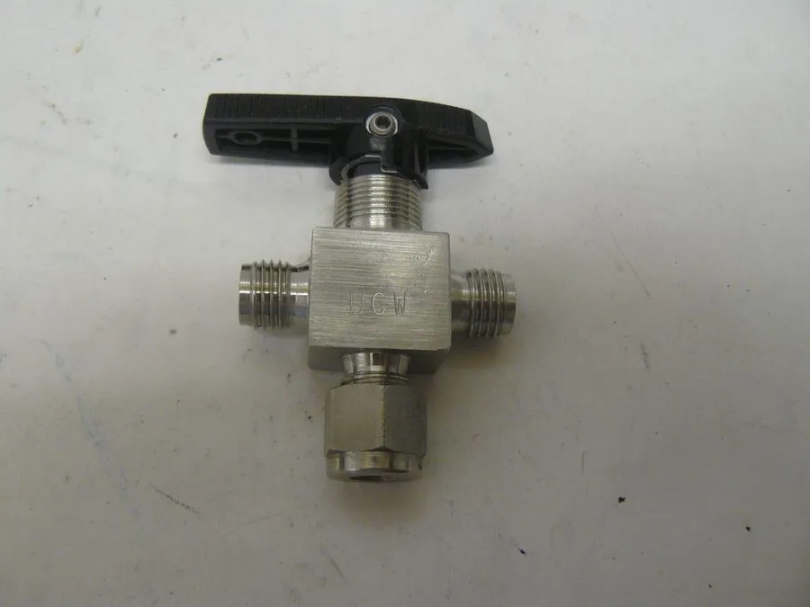 Клапан Swagelok SS-42GXS4 3 way ball valve 1/4 in tube fitting