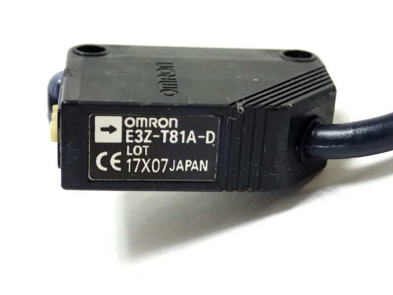 Фотоэлектрический датчик OMRON E3Z-T81A-D PHOTOELECTRIC SENSOR PNP LED PRE-WIRED