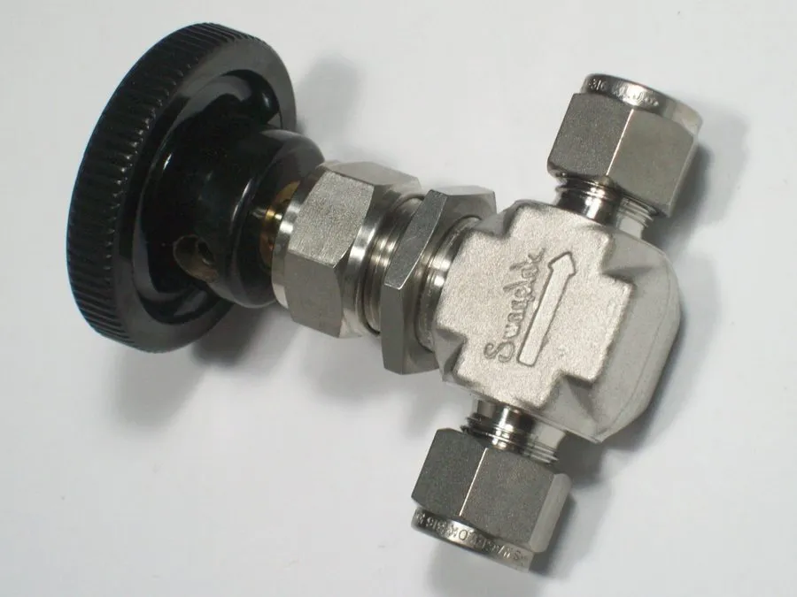 Клапан Swagelok 3/8" Stainless Steel Bonnet Needle Valve SS-1RS6 (LXE9J)