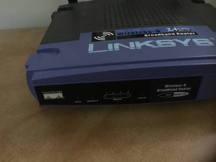 Маршрутизатор Linksys BEFW11S4 11 Mbps 4-Port 10/100 Wireless B Router