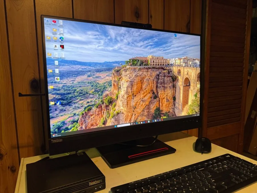 Монитор Lenovo ThinkVision T27hv-20 27" QHD 2560x1440 LED HDMI Monitor w/ Camera