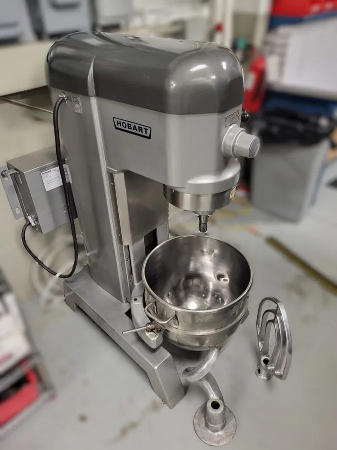 Миксер Hobart H-600T 60 Qt. Commercial Mixer 440V 3PH w/ Bowl H600 Manual Lift — фото лота 1