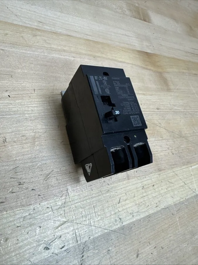 Автоматический выключатель Westinghouse GHB2030 2 Pole 30 Amp 277/480V Bolt on C