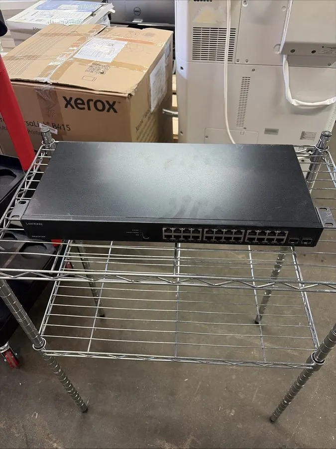 IIoT-устройство Lantronix SM24TAT2SA-VT Verint Smart 24-Port Gigabit PoE+ 2 SFP  — фото лота 1