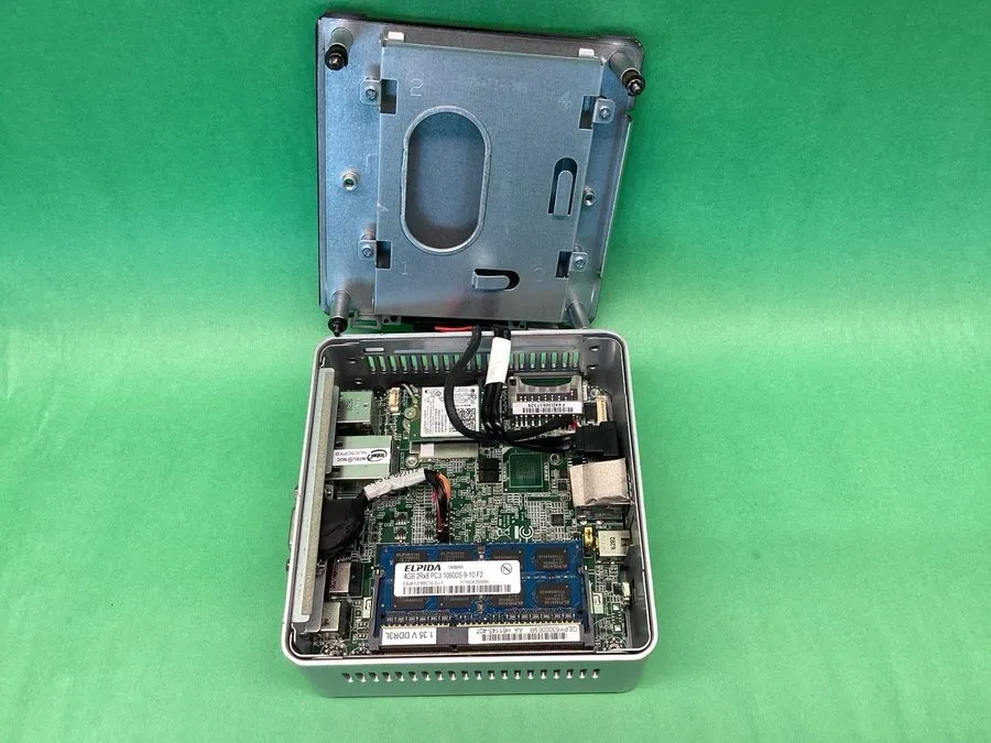 Оргтехника Intel NUC5CPYH NUC Desktop PC + 4GB RAM NO HDD / SSD