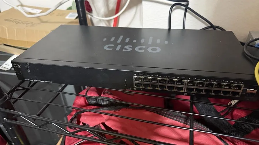 Коммутатор Cisco SG110-24HP 24-Port Gigabit PoE Unmanaged Switch 100W 2x SFP