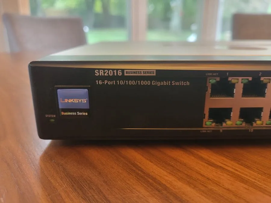 Коммутатор CISCO Linksys SR2016 16-Port 10/100/1000 Gigabit Switch — фото лота 1