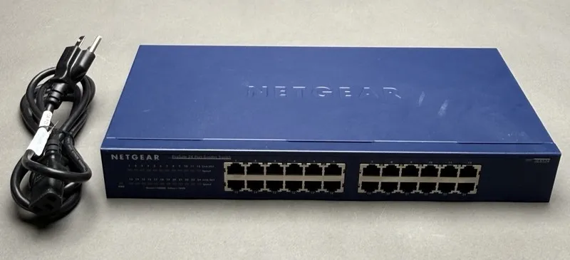 Коммутатор NETGEAR ProSafe JFS524 24-Port Ethernet Network Switch 10/100 Rackmou