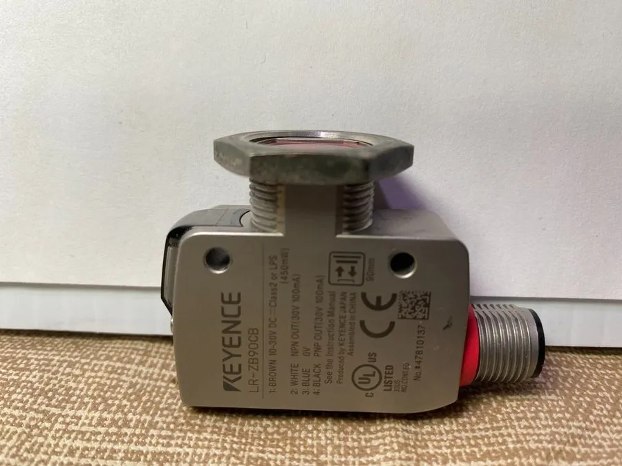 Датчик KEYENCE LR-ZB90CB LASER SENSOR 10-30VDC
