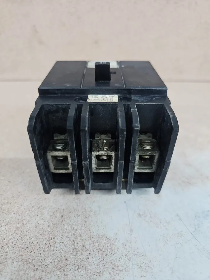 Автоматический выключатель Siemens BQCH3B030 30 Amp 3 Pole 277/480V BQCH Bolt On