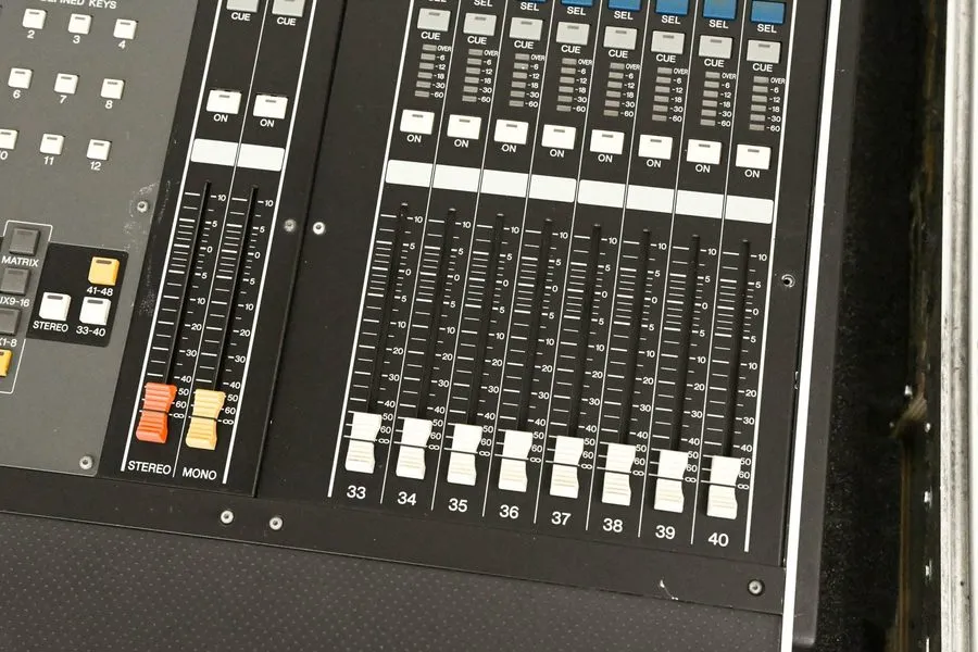 Микшерный пульт Yamaha M7CL-48 48-Channel Digital Audio Mixing Console CG01RZF