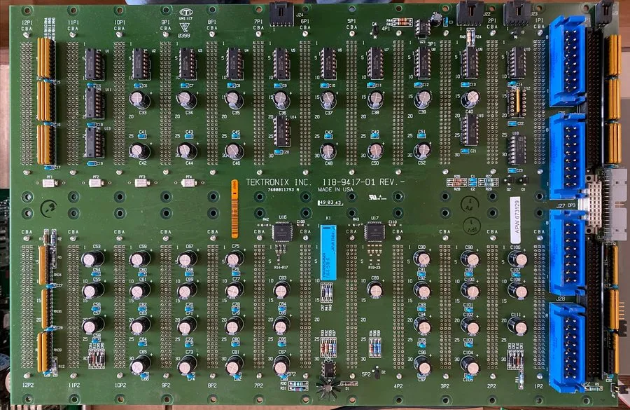 Логический анализатор Tektronix TLA 7016 Logic Analyzer Selected Parts ( )