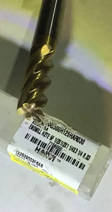 Режущий инструмент KENNAMETAL GRADE SOLID CARBIDE END MILL 5/8X5/8X1 5/8X4 R.12  — фото лота 1