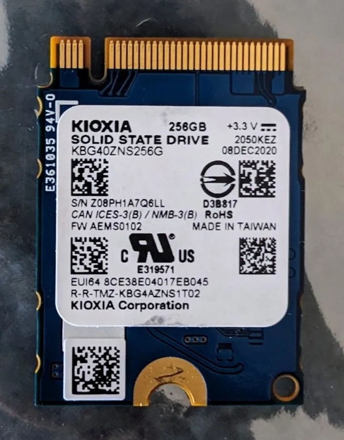SSD-накопитель KIOXIA KBG40ZNS256G 256GB NVMe M.2 2230 Internal SSD TRIM SMART