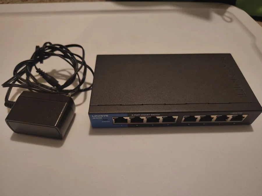 Коммутатор Linksys SE3008 8-Port Gigabit Ethernet Desktop Switch