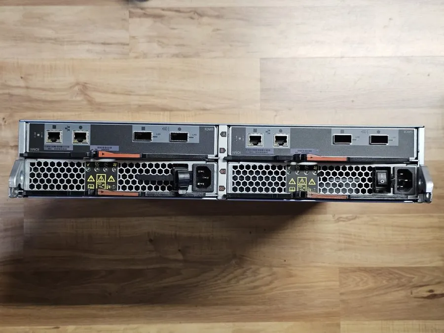 Дисковая полка NetApp DS2246 24-Bay 2.5" SAS Disk Shelf NAJ-1001 w/ IOM6 & Caddi — фото лота 1
