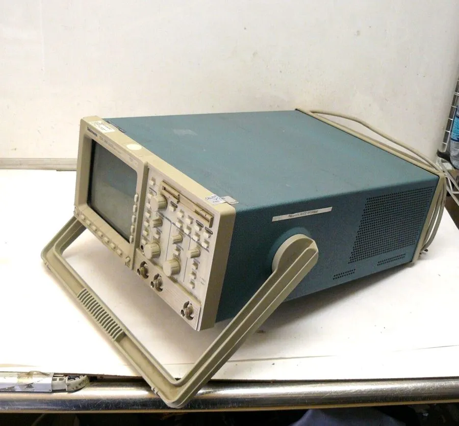 Осциллограф Tektronix TDS 360 Digital Oscilloscope 200MHz 1GS/s 2 channels, Powe