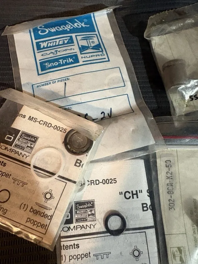 Клапан Nupro Swagelok Valve Repair Kits Springs Filters SS-8F-K4-40 — фото лота 1