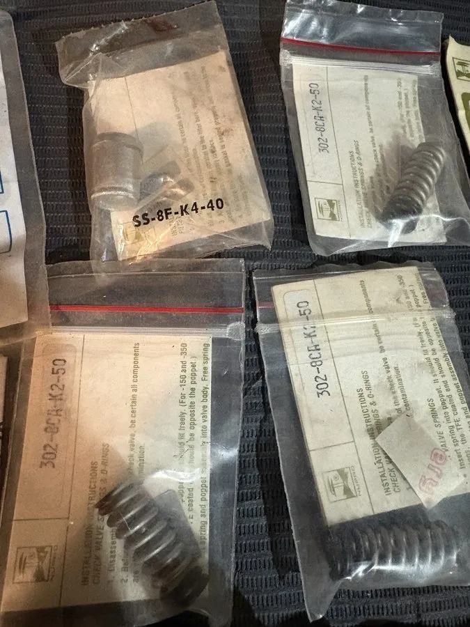 Клапан Nupro Swagelok Valve Repair Kits Springs Filters SS-8F-K4-40 — фото лота 2