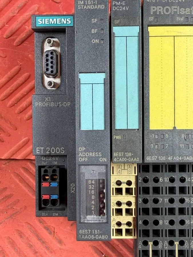 Модуль ввода-вывода Siemens 6ES7 151-1AA06-0AB0 / 6ES7151-1AA06-0AB0 + 3 Modules — фото лота 1