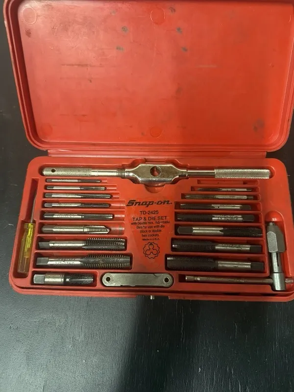 Режущий инструмент Snap On TD-2425 Tap & Die Set Missing One Piece Pre Owned — фото лота 1