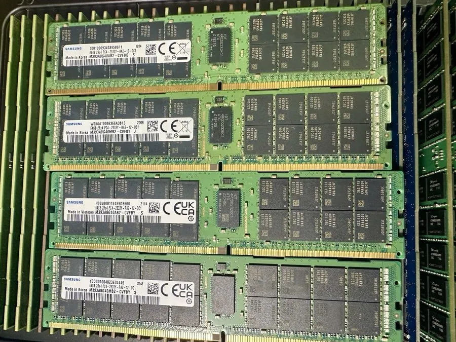 Модуль памяти Samsung 64GB RAM 2Rx4 PC4-2933Y-RA2-12-DC1 Server Memory — фото лота 1
