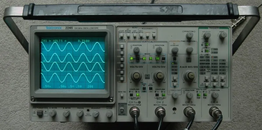 Осциллограф TEKTRONIX 2246 4 Channel 100 MHz Oscilloscope