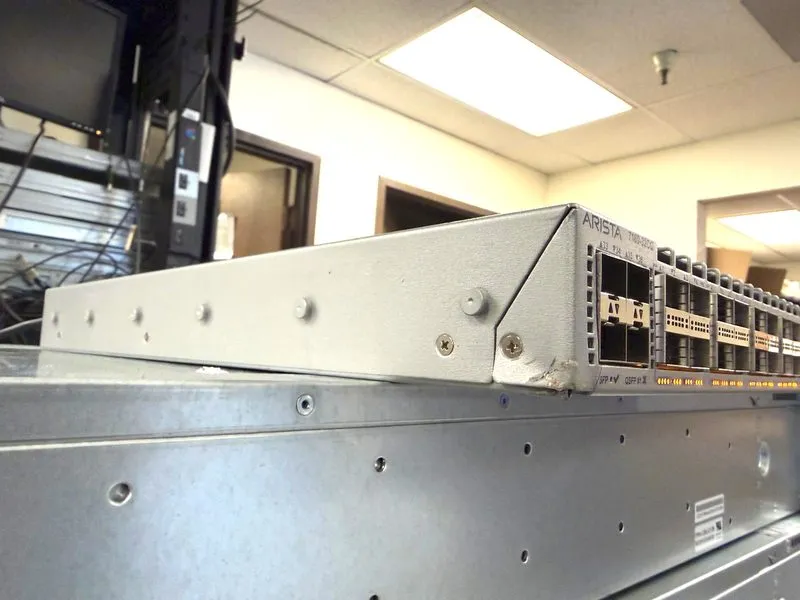 Коммутатор Arista DCS-7160-32CQ-R 7160 High Capacity 32 x 100GbE QSFP ( DAMAGED 