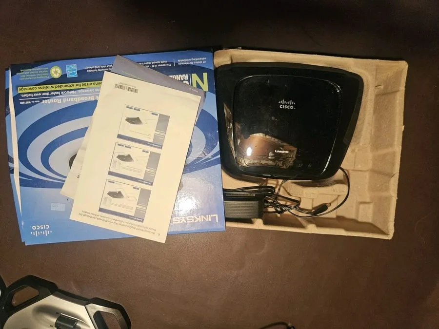 Маршрутизатор Linksys WRT610N 270 Mbps 4-Port Gigabit Wireless N Router — фото лота 2