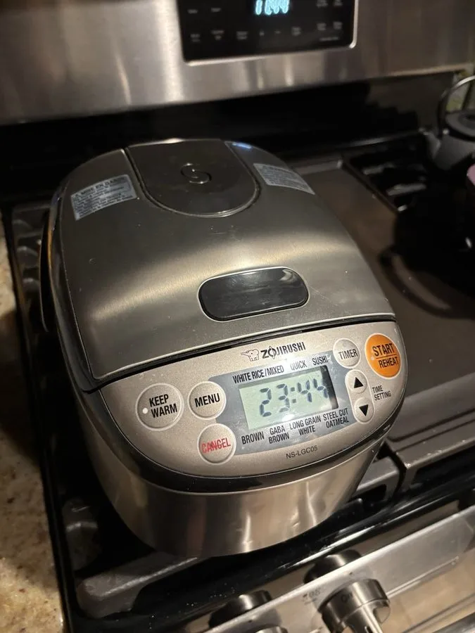 Рисоварка Zojirushi Micom NS-LGC05 Rice Cooker & Warmer Stainless Black — фото лота 1