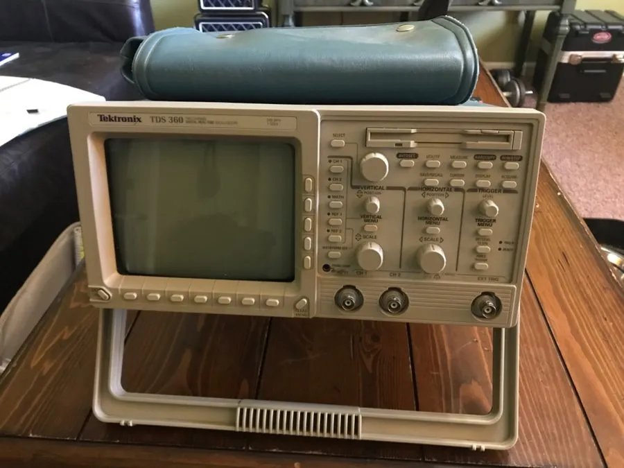 Осциллограф Tektronix TDS 360 Digital Oscilloscope 200MHz 1GS/s 2 channels, Powe