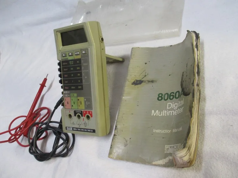 Мультиметр FLUKE 8060A TRUE RMS MULTIMETER W/ LEADS . 3