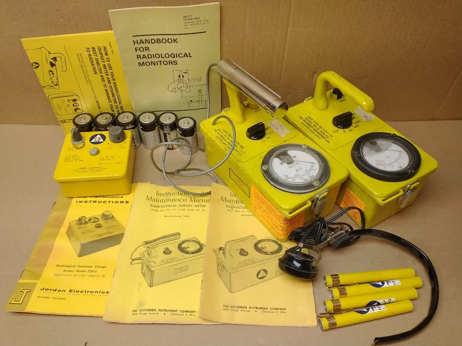 Газоанализатор Victoreen geiger counter kit CDV777, includes CDV700/715, headpho