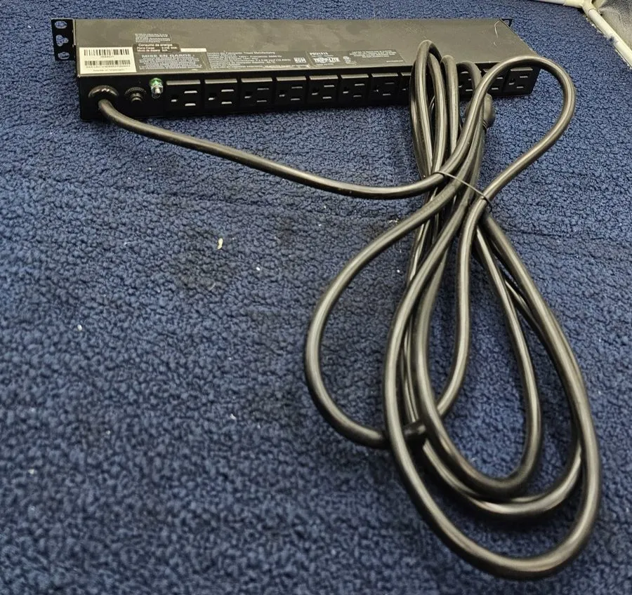 Блок розеток PDU Tripp Lite PDU1215 15A 120V Power Distribution Unit 12 Outlets 