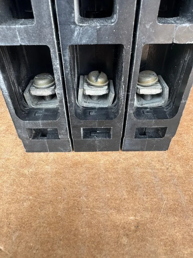 Автоматический выключатель Siemens Sentron ED43B025 Circuit Breaker 25A 3-Pole 4